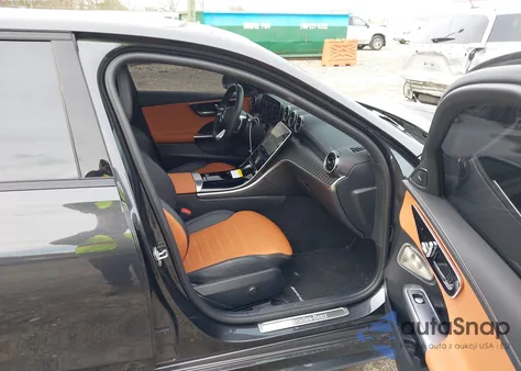 2024 Mercedes-Benz C 300 z USA, uszkodzony, nr VIN W1KAF4GB7RR201118